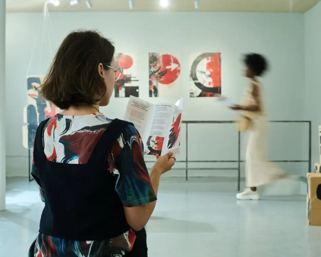 Art Gallery with painting valuations